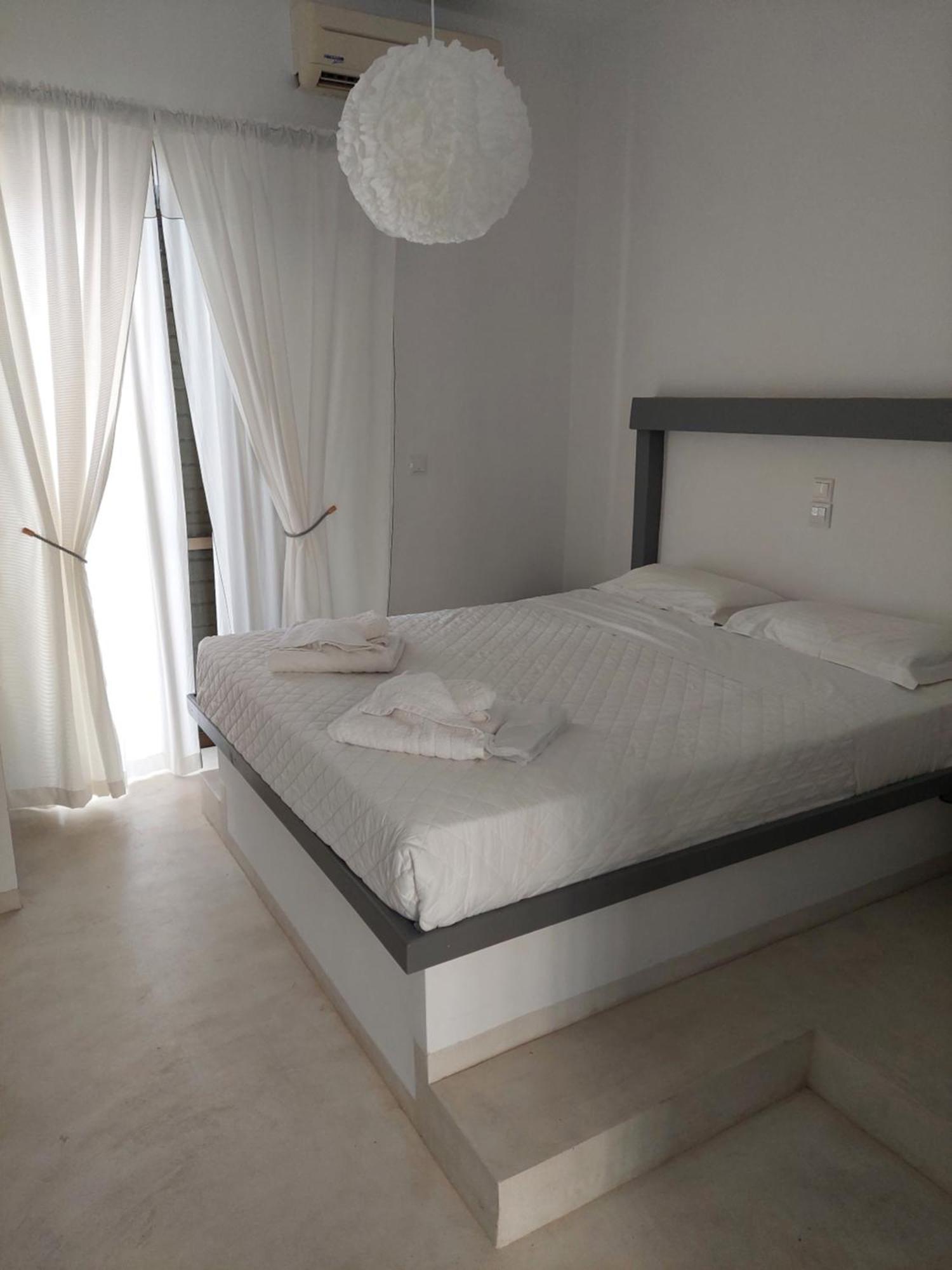 Appartement Golden Star Praxitelous à Agia Marina  Extérieur photo